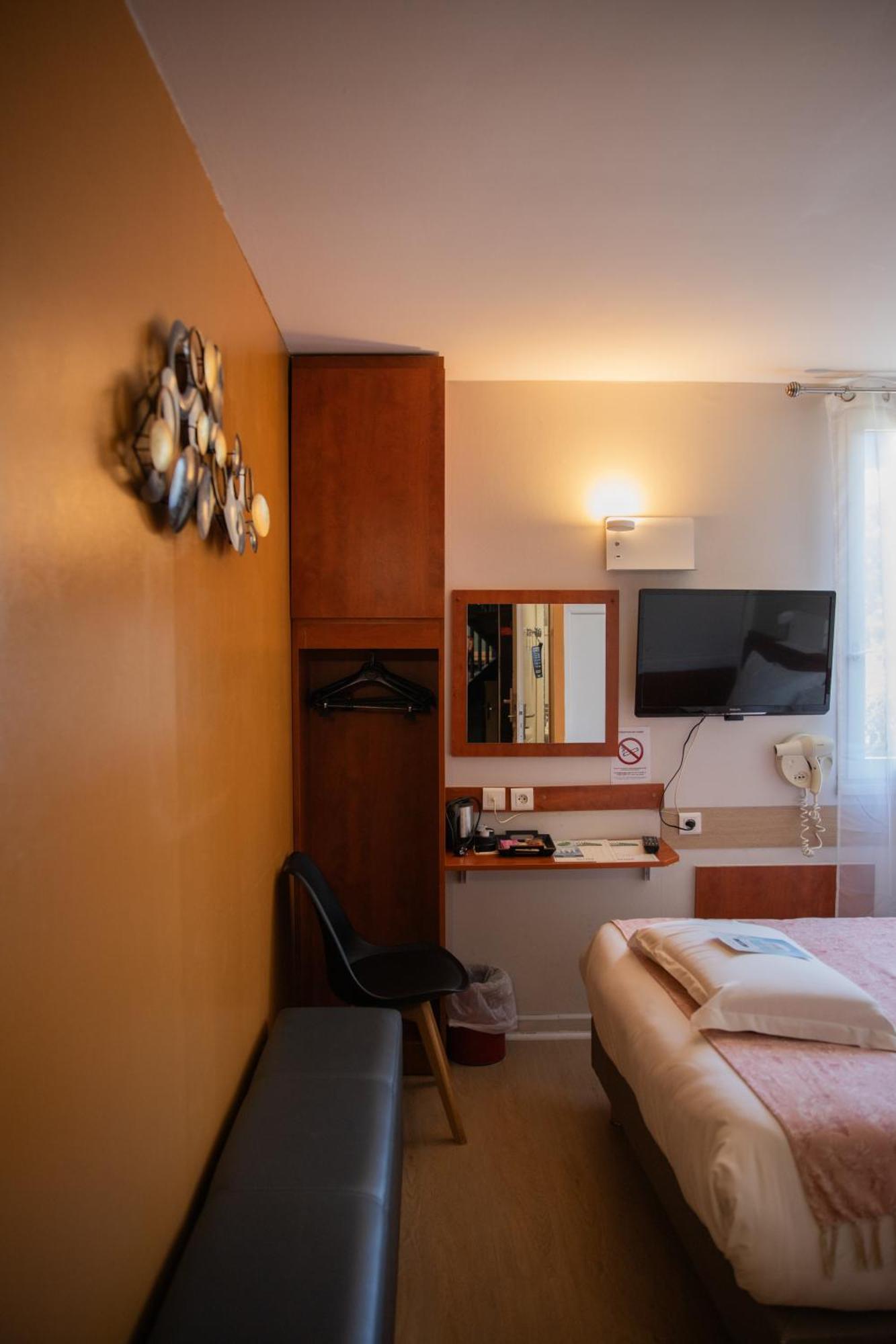 Kyriad Nîmes Ouest A9 Extérieur photo